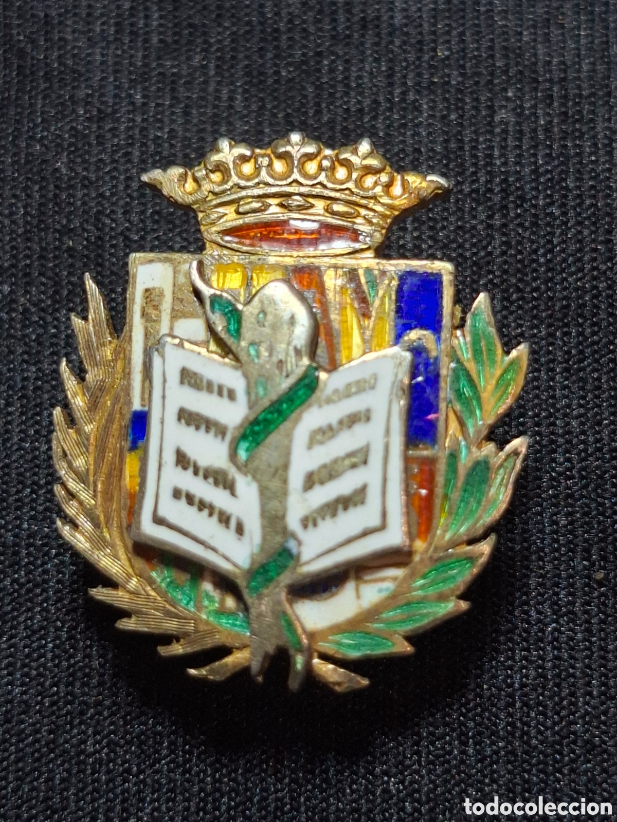 Medallas condecorativas: Pin pin de solapa de colegio de m&eacute;dicos de Madrid. Plata dorada a&ntilde;os 50/60 /MTC2
