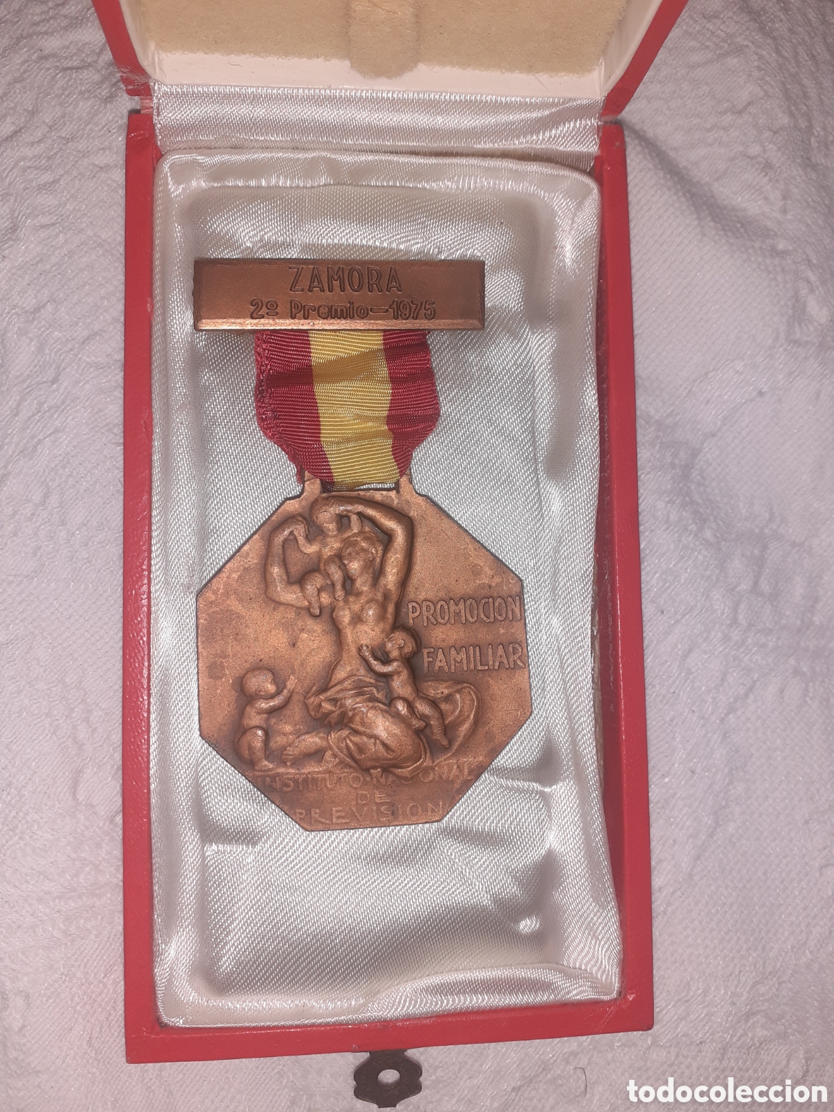 Medallas condecorativas: Medalla de premio a la natalidad de la caja nacional de subsidios familiares, Zamora 1975. Con caja