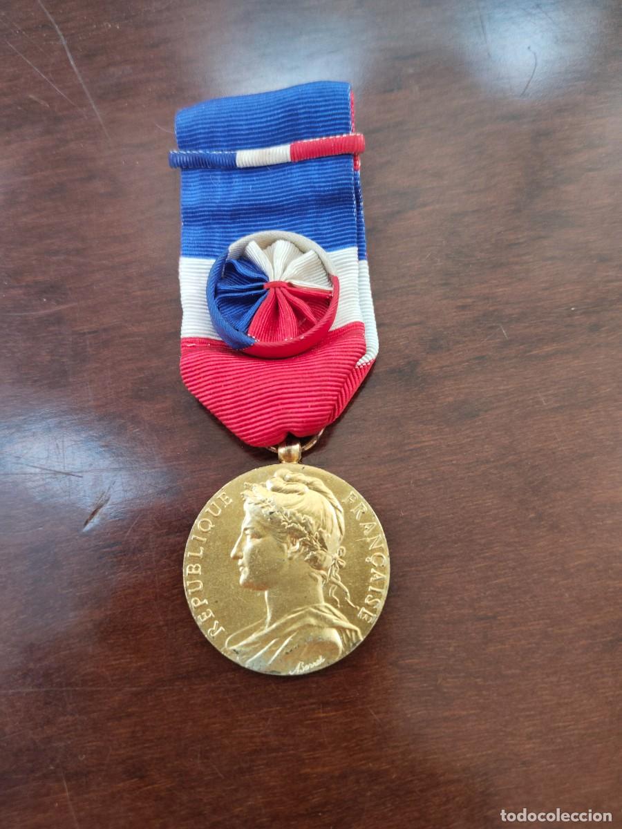 Medallas condecorativas: Francia. Medalla Affaires Sociales. Asuntos Sociales 1974.