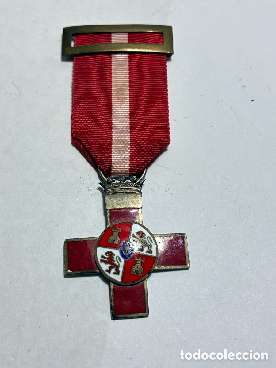 Medallas condecorativas: CRUZ EN PLATA AL MERITO MILITAR, DISTINTIVO ROJO. GUERRA CIVIL