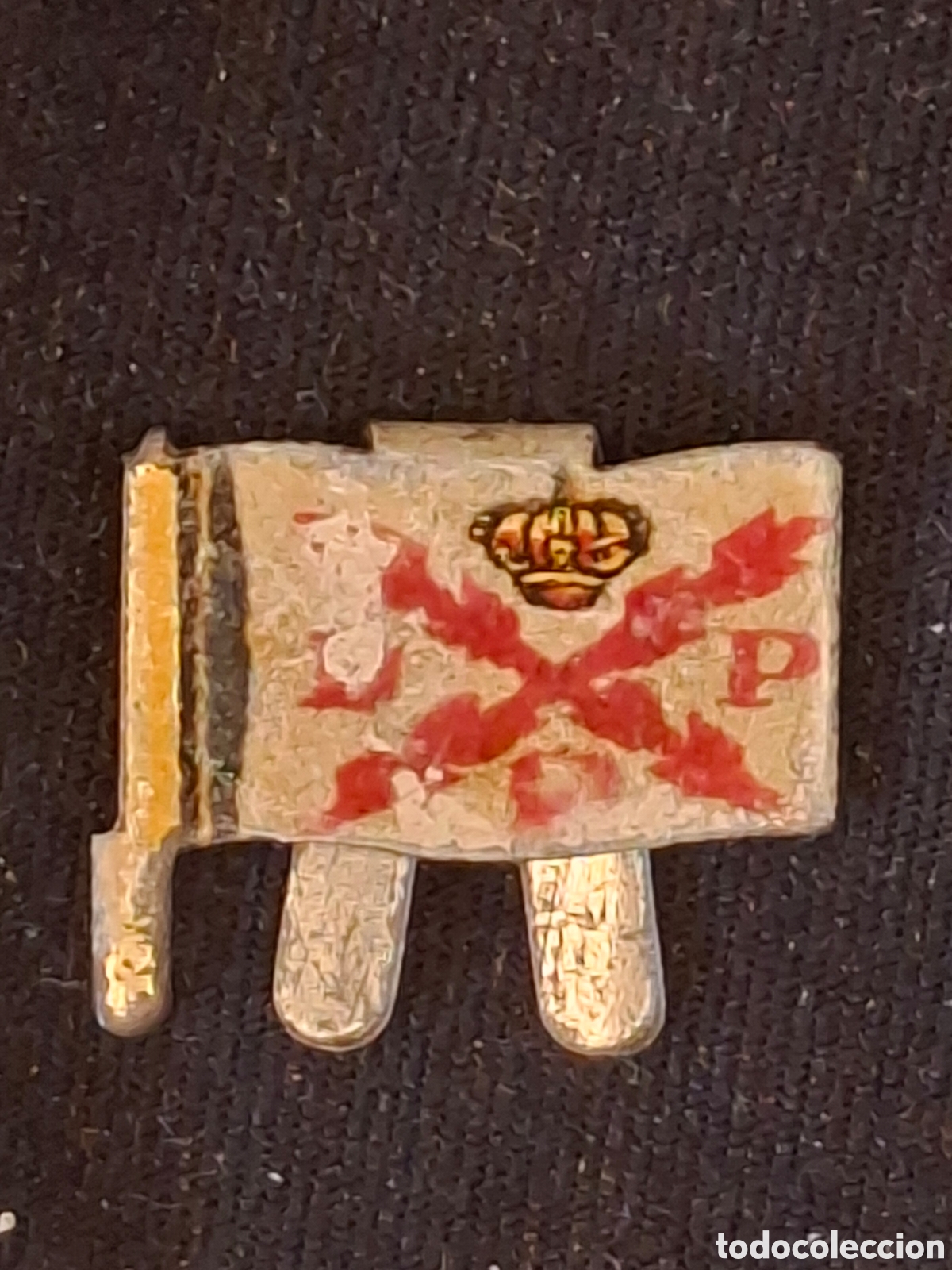 Medallas condecorativas: Emblema Hojalata carlista Dios Patria Rey. MCTC2