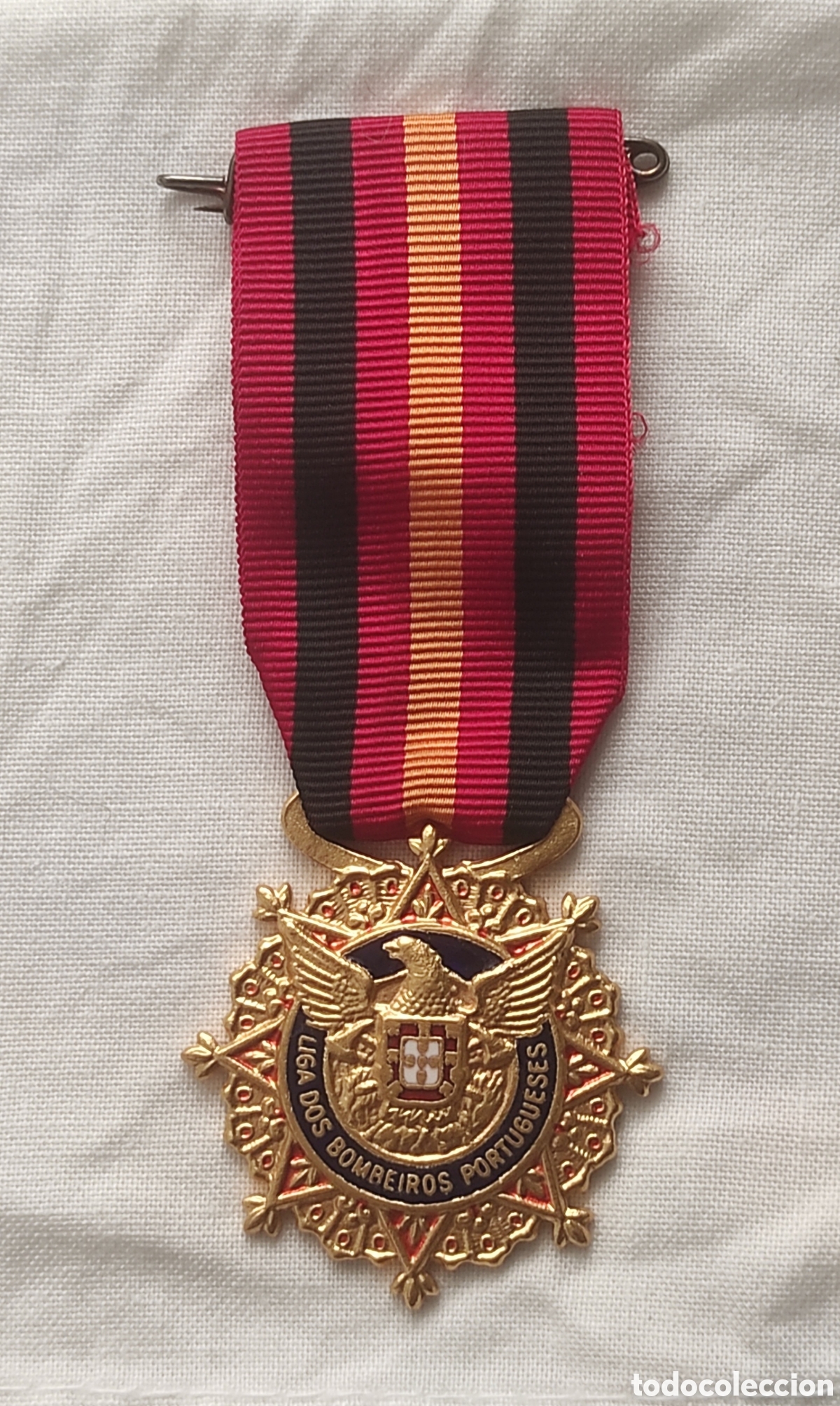 Medallas condecorativas: MEDALLA DE ASISTENCIA BOMBEROS PORTUGAL - EN ORO - 15 A&Ntilde;OS DE SERVICIO EFECTIVO EN EL CUERPO