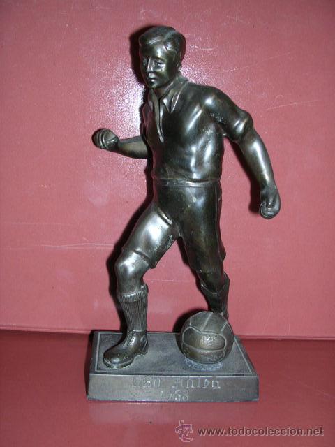 Sammelleidenschaft Sport: ESCULTURA FUTBOLISTA EN CALAMINA, A&Ntilde;O 1958 -.