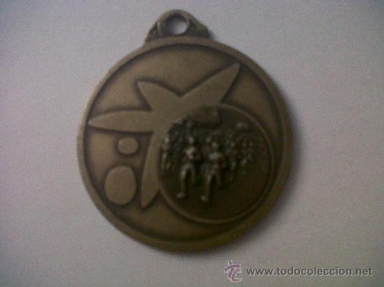Coleccionismo deportivo: MEDALLA IX MARXA DEL GINEBR&Oacute; HOSTALRIC 1988   DIAMETRO 5 CMTS-CAIXA DE PENSIONS