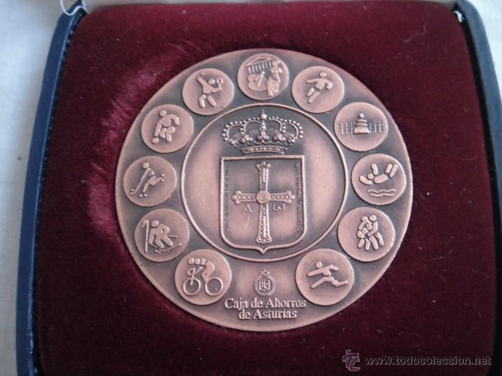 Coleccionismo deportivo: MEDALLA DE LA CAJA DE AHORROS DE ASTURIAS VUELTA CICLISTA A ASTURIAS JUNIO 1985