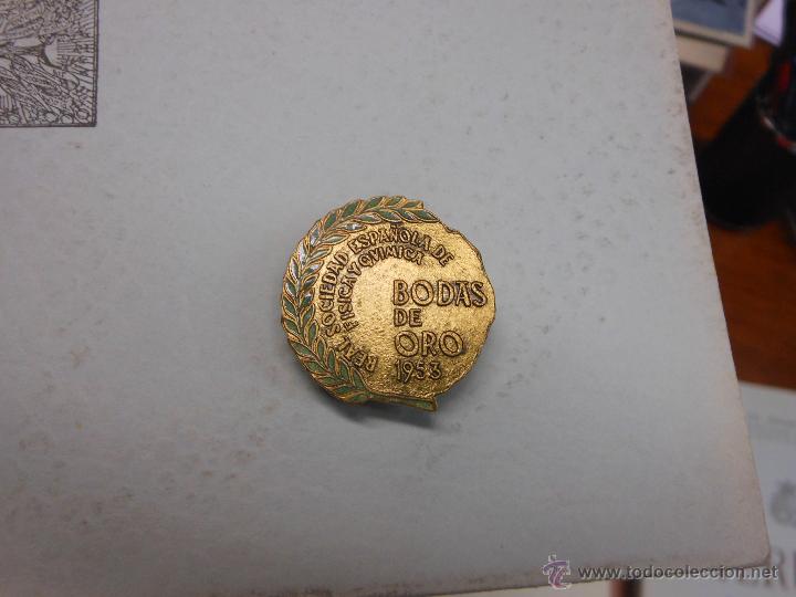 Sports collectibles: 1953 INSIGNIA MEDALLA REAL SOCIEDAD ESPA&Ntilde;OLA DE FSICA Y QUMICA - BODAS DE ORO