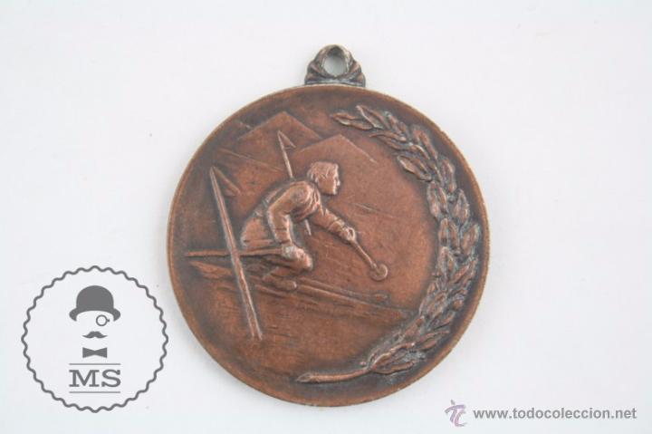 Coleccionismo deportivo: Medalla X Campeonato de Esqu&iacute;. Colegio Virgen de las Nieves, La Molina 1969 - Di&aacute;metro 40 Mm