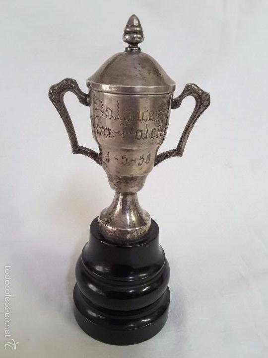 Colecionismo desportivo: Curios&iacute;simo trofeo de baloncesto, 1958. Le&oacute;n - Palencia