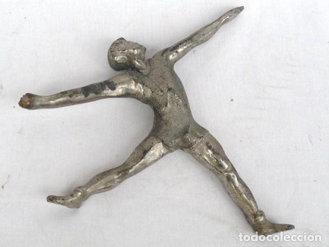 Coleccionismo deportivo: FIGURA DE TROFEO ATLETA LANZADOR DE JABALINA. ESTILO ART DEC&Oacute;.
