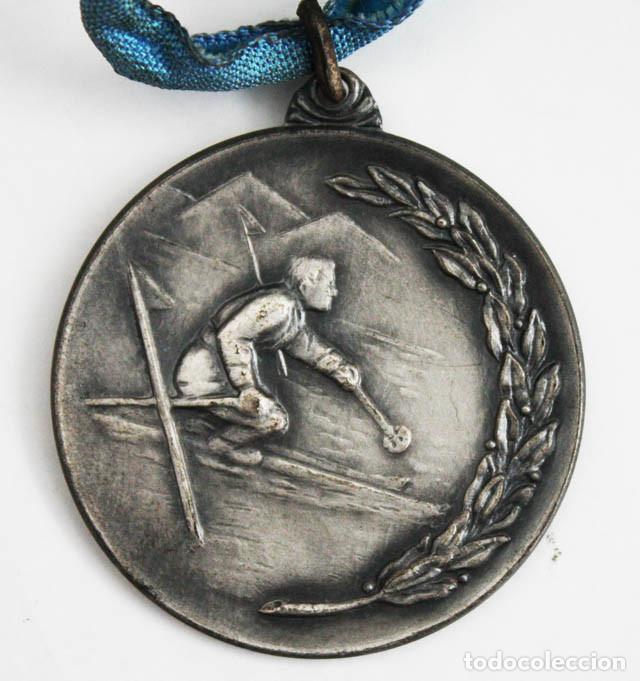 Sports collectibles: MEDALLA ESQUI 4 CM DIAMETRO MONTA&Ntilde;EROS DE ARAGON 1970
