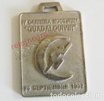 Sports collectibles: MEDALLA DE LA IV CARRERA NOCTURNA GUADALQUIVIR SEVILLA A&Ntilde;O 1992 - METAL DEPORTE CORRER CORTE INGL&Eacute;S