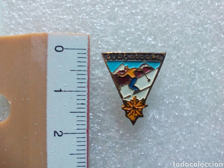 Coleccionismo deportivo: INSIGNIA DE ESQU&Iacute; GUADARRAMA