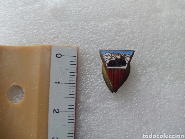 Coleccionismo deportivo: INSIGNIA DE ESQU&Iacute; DE OJAL