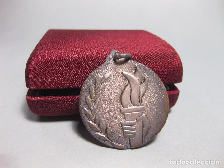Coleccionismo deportivo: MEDALLA EN ESTUCHE DEL DIA NACIONAL DEL DEPORTE - I CONCENTRACION NACIONAL 1963