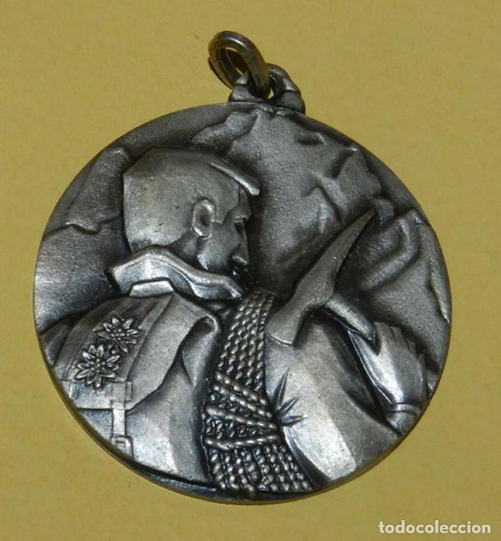 Coleccionismo deportivo: ANTIGUA MEDALLA DE MONTA&Ntilde;ISMO, LA MOLINA ESTACION DE ESQUI, 1.400 - 2.535 METROS SKY, EN METAL, MIDE