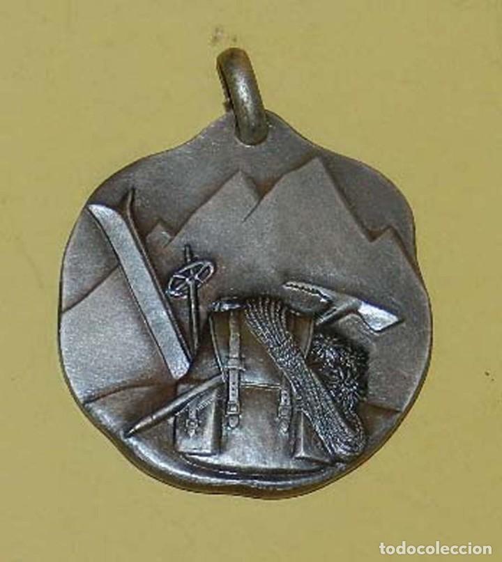 Coleccionismo deportivo: ANTIGUA MEDALLA DE ALPINISMO, ESQUI,  SALLENT DE GALLEGO, FORMIGAL, ESTACION DE ESQUI, MIDE 3,7 CMS.