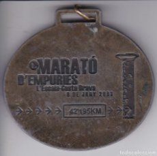 Coleccionismo deportivo: MEDALLA DE LA 1ª MARATO D'EMPURIES DE L'ESCALA -COSTA BRAVA DEL AÑO 2003 - 42,195 KM.