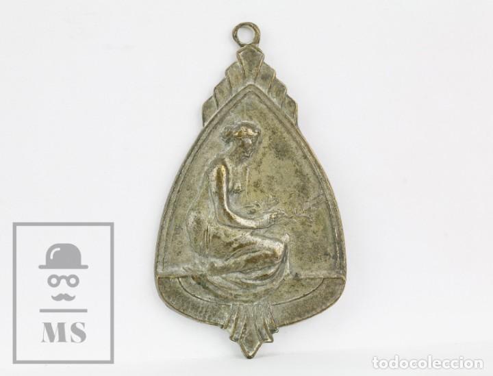 Coleccionismo deportivo: Antigua Medalla Art Nouveau / Modernista - Atletismo. Campeonato Escolar 1954-53