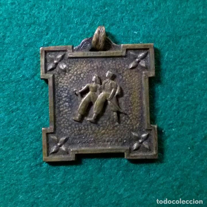 Collezionismo sportivo: antigua medalla excursionismo o monta&ntilde;ismo XIII marcha premio pedraforca 8-5-49