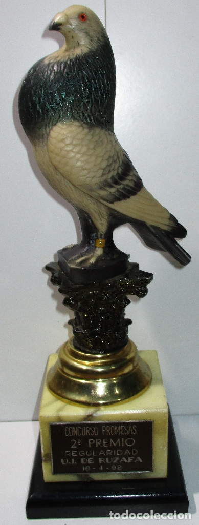 Coleccionismo deportivo: Bonito TROFEO DE COLOMBICULTURA 36 cmts. altura, palomo, palomas
