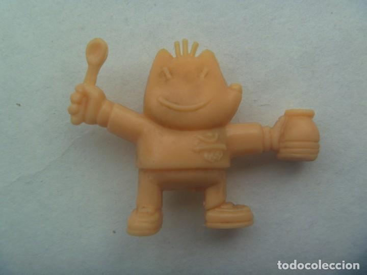 Coleccionismo deportivo: JUEGOS OLIMPICOS DE BARCELONA &acute; 92 : FIGURITA DE PLASTICO DE LA MASCOTA COBI , DE EPOCA