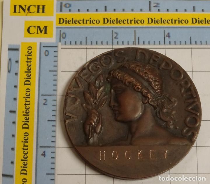 Collectionnisme sportif: MEDALLA MEDALL&Oacute;N V JUEGOS DEPORTIVOS HOCKEY BARCELONA MAYO 1966. 60 GR