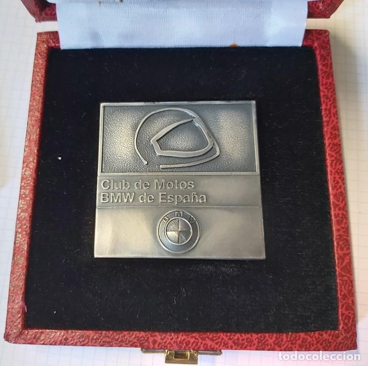 Coleccionismo deportivo: Placa del Club de Motos BMW de Espa&ntilde;a, encuentro Catalu&ntilde;a 95, en caja