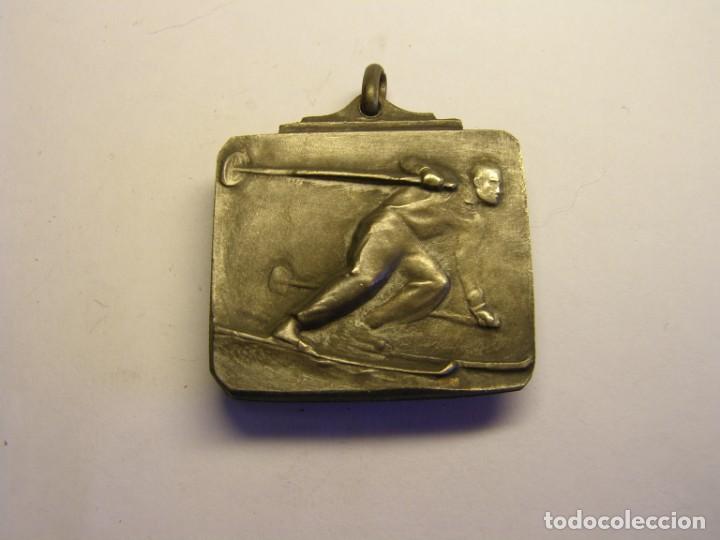 Coleccionismo deportivo: Antigua medalla de esqu&iacute;, a&ntilde;os 50.