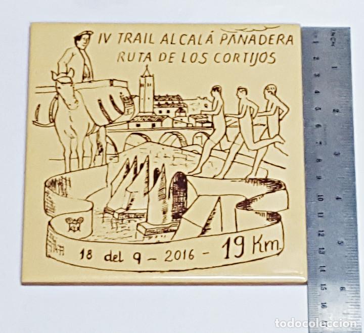 Coleccionismo deportivo: Azulejo conmemorativo IV Trail Alcal&aacute; de Guada&iacute;ra 2016
