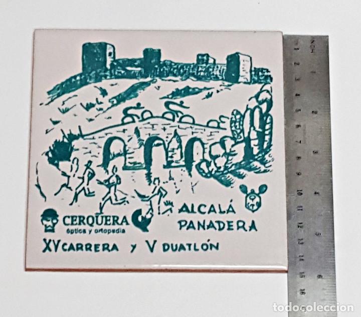 Coleccionismo deportivo: Azulejo conmemorativo XV Carrera y V Duatl&oacute;n. Alcal&aacute; de Guada&iacute;ra.