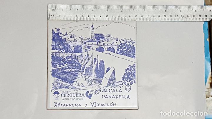 Coleccionismo deportivo: Azulejo conmemorativo XV Carrera y VI Duatl&oacute;n. Alcal&aacute; de Guada&iacute;ra.