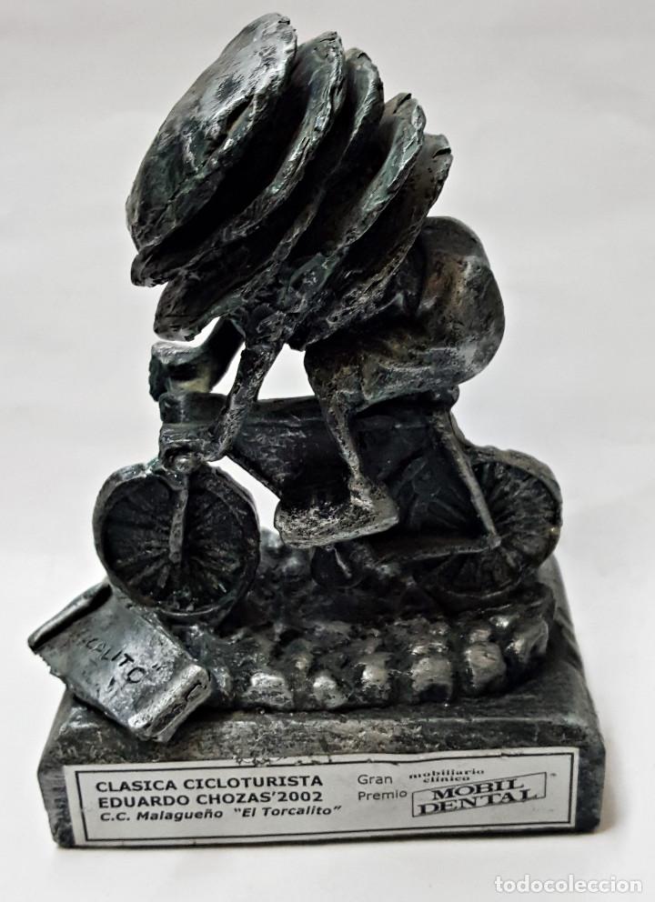 Coleccionismo deportivo: Trofeo de ciclismo en resina.El Torcalito. 2002