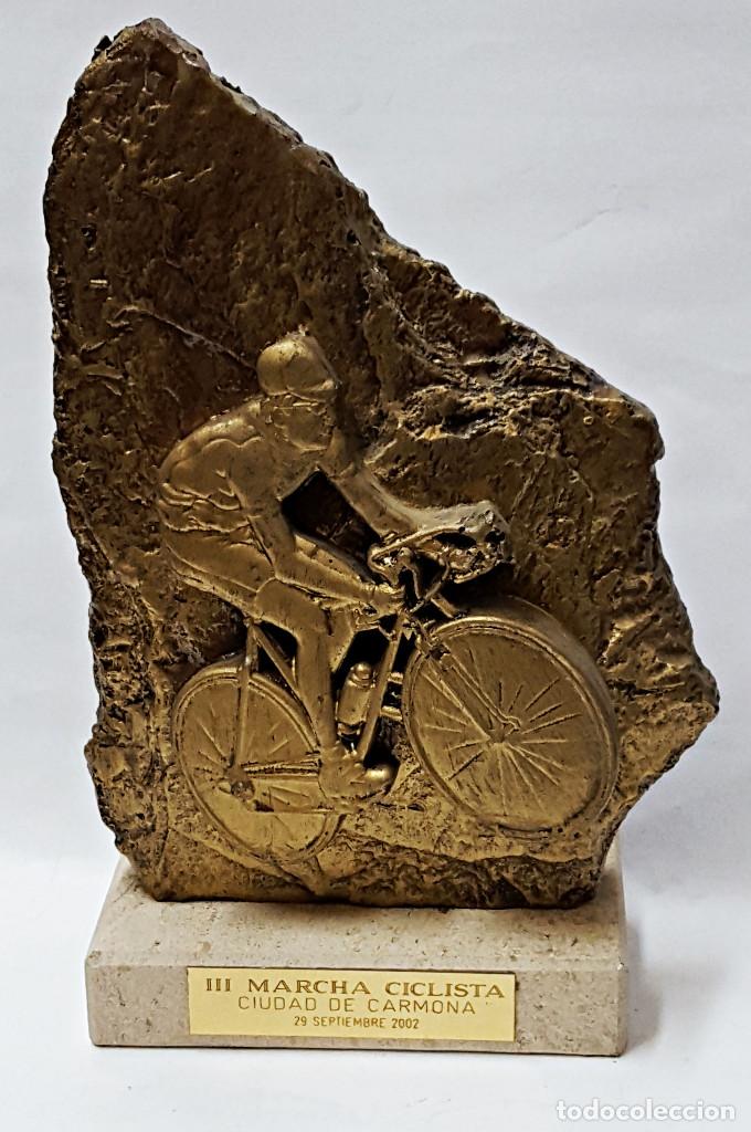 Coleccionismo deportivo: Trofeo de ciclismo III Marcha ciclista Ciudad de Carmona 2002.