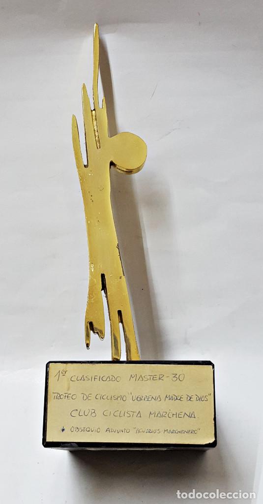 Coleccionismo deportivo: Trofeo de ciclismo Club ciclista Marchena.