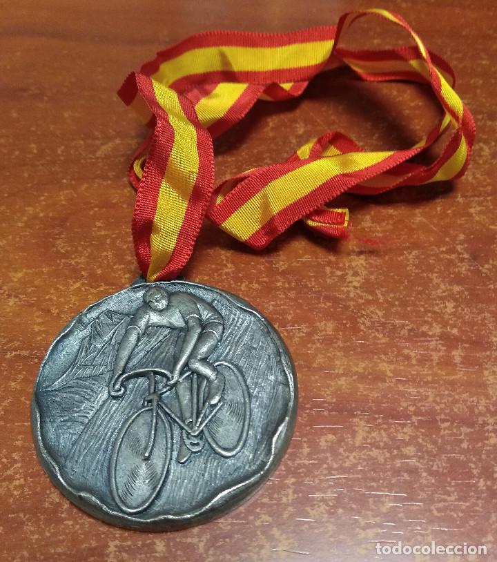 Coleccionismo deportivo: MEDALLA 1&ordm; TROFEO CICLISTA VETERANOS ORIHUELA - 24 AGOSTO 1975