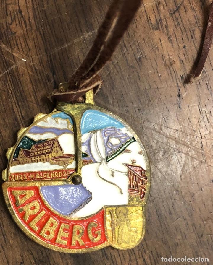 Coleccionismo deportivo: MEDALLA ESMALTADA ESTACION DE ESQUI ARLBERG. AUSTRIA