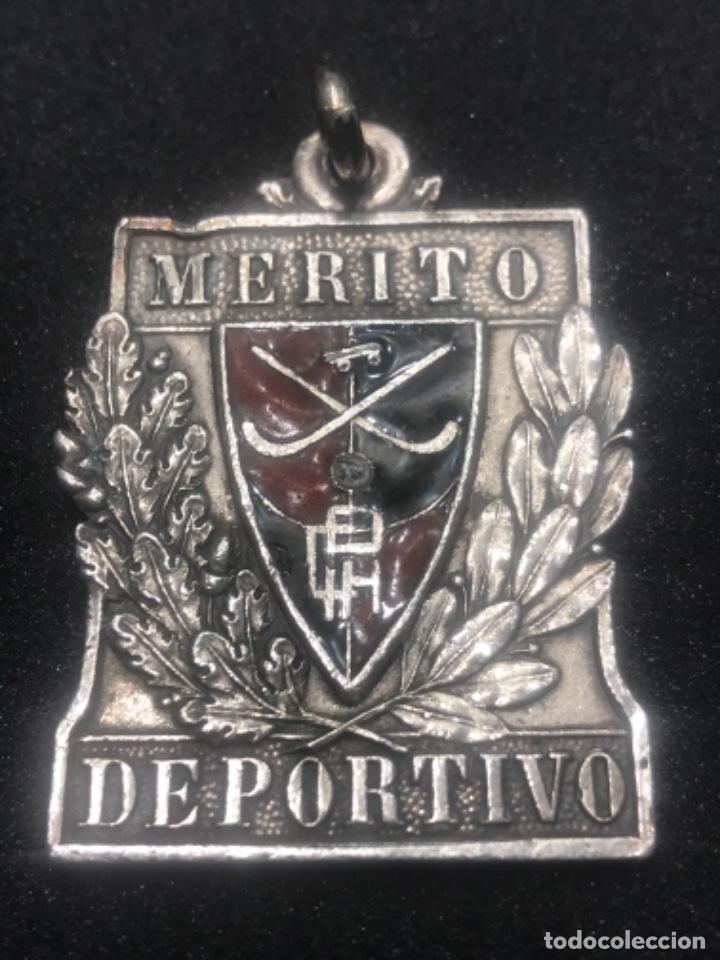Sammelleidenschaft Sport: MEDALLA DE PLATA ESMALTADA AL M&Eacute;RITO DEPORTIVO A JUAN ANTONIO ZABALIA 1950.