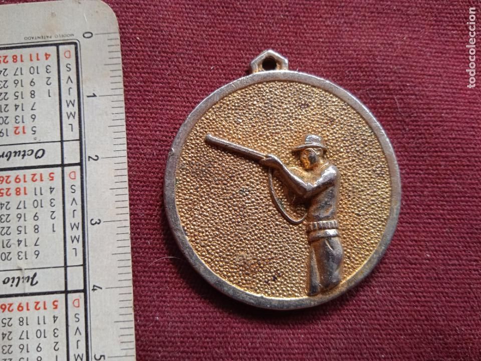 Coleccionismo deportivo: Codorniz 1979. Medalla de tiro pich&oacute;n