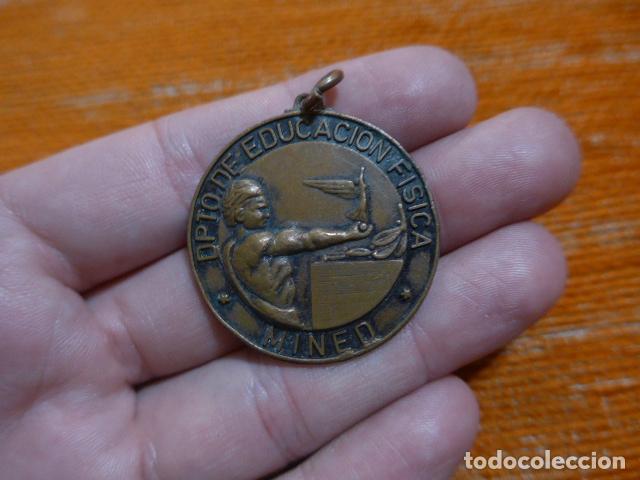 Collectionnisme sportif: Antigua medalla del departamento de educacion fisica, Ministerio de Eduacion. 1965