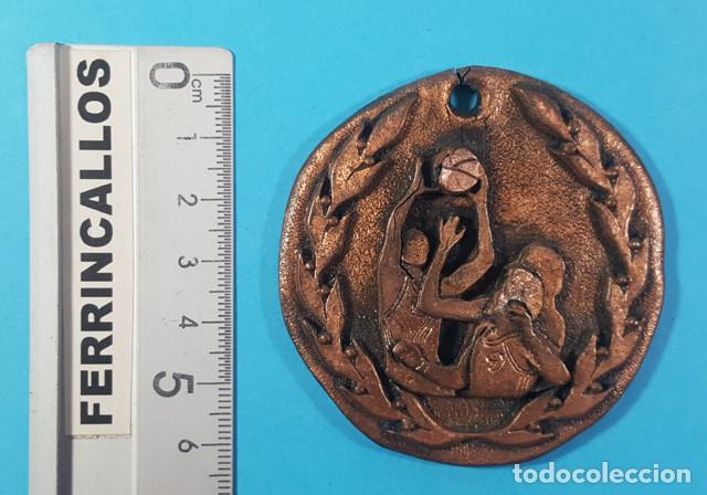 Sports collectibles: MEDALLA BALONCESTO COLEGIO I.B. AUSIAS MARCH 3er CLASIFICADO 1985