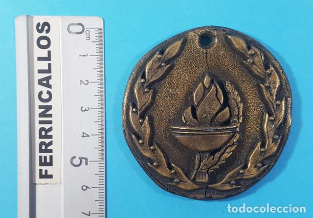Sports collectibles: MEDALLA DEPORTIVA COLEGIO I.B. AUSIAS MARCH 1er CLASIFICADO 1985