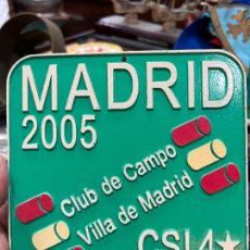Coleccionismo deportivo: PLACA DE METAL CSI MADRID 2005 CLUB DE CAMPO VILLA DE MADRID - MEDIDA 15X15,5 CM. Lote 347136173