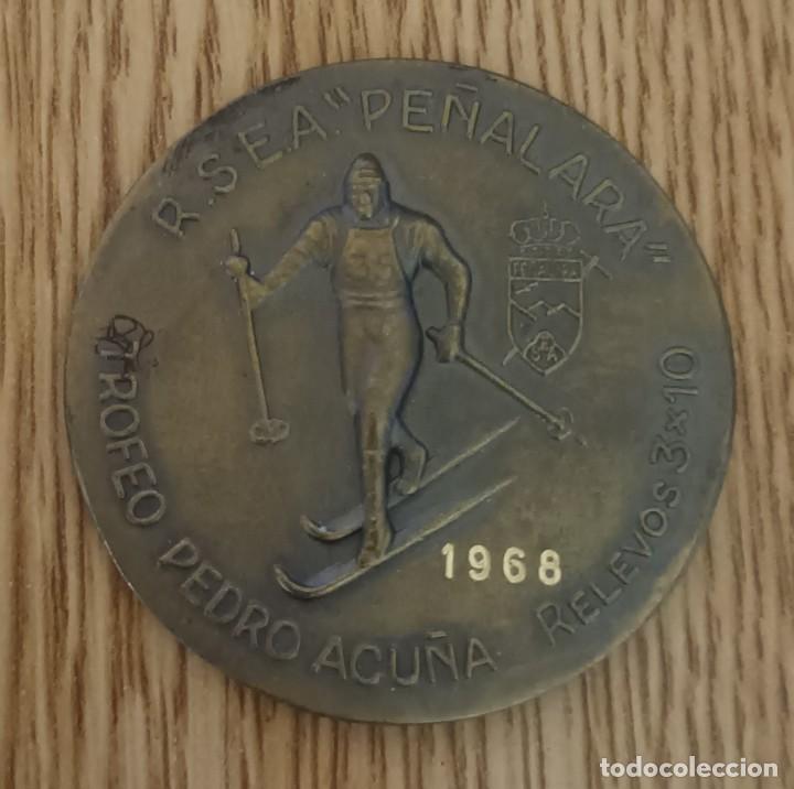 Coleccionismo deportivo: MEDALLA ESQUI - TROFEO PEDRO ACU&Ntilde;A R.S.E.A. PE&Ntilde;ALARA - RELEVOS 3 x 10 - 1958