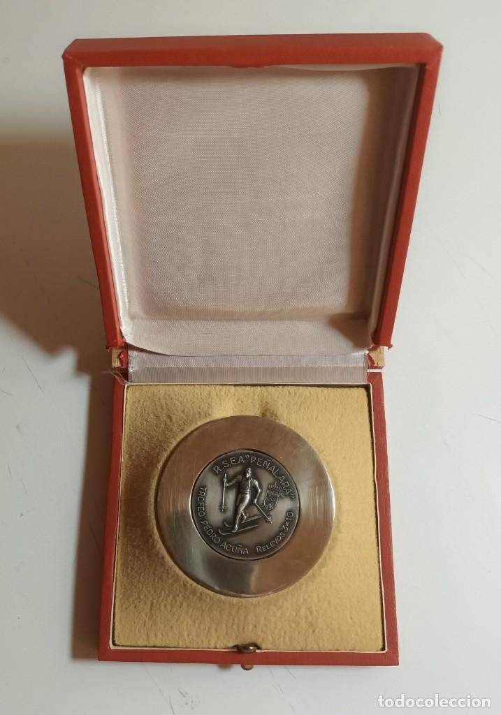 Coleccionismo deportivo: MEDALLA ESQUI ALPINISMO- TROFEO PEDRO ACU&Ntilde;A R.S.E.A. PE&Ntilde;ALARA - RELEVOS 3 x 10 - 1975