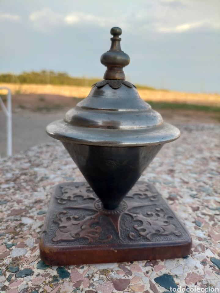 Sammelleidenschaft Sport: Copa decorativa de metal con base de piel trabajada trofeo antiguo