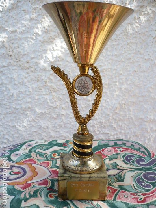 Coleccionismo deportivo: Trofeo bonito con base - Foto 4