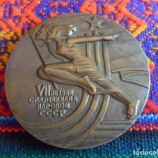 Coleccionismo deportivo: MEDALLA VII SPARTAKIAD 1979 MOSCÚ URSS UNIÓN SOVIÉTICA ATLETISMO. KREMLIN. 5 CMS DE DIÁMETRO. RARA.