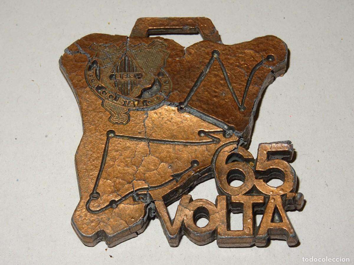 Coleccionismo deportivo: (M) MEDALLA CICLISMO VOLTA CICLISTA A CATALUNYA , 65 VOLTA UES , 66 CM, SE&Ntilde;ALES DE USO