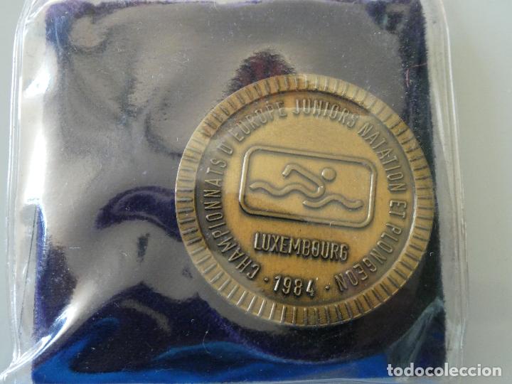Collectionnisme sportif: MEDALLA DE DEPORTES. CAMPEONATO DE EUROPA JUNIOR NATACI&Oacute;N Y SALTOS LUXEMBURGO 1984. 30GR