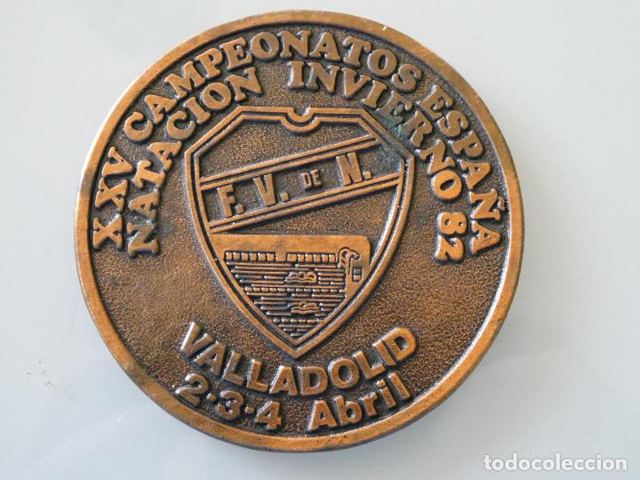 Sports collectibles: MEDALLA DE DEPORTES. XXV CAMPEONATOS DE ESPA&Ntilde;A NATACI&Oacute;N INVIERNO 82 1982 VALLADOLID. 90GR
